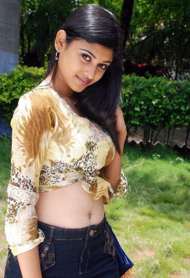 Tamil Actress Oviya Helen Latest Photos