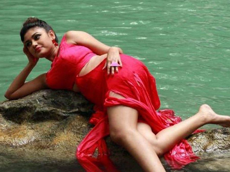 Tamil Actress Oviya Helen Never Seen Hot Photo Collections