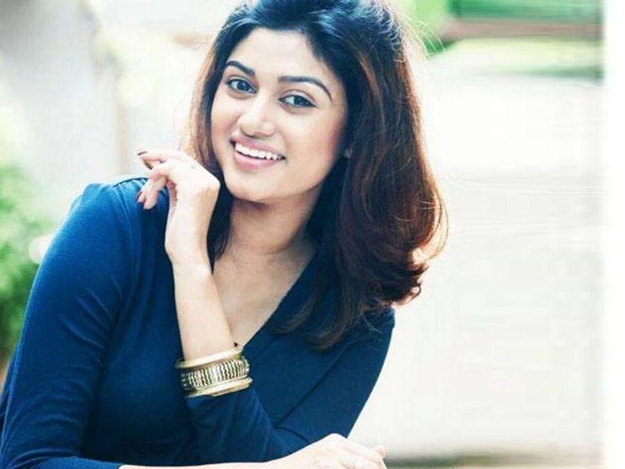 Tamil Actress Oviya Helen Never Seen Hot Photo Collections