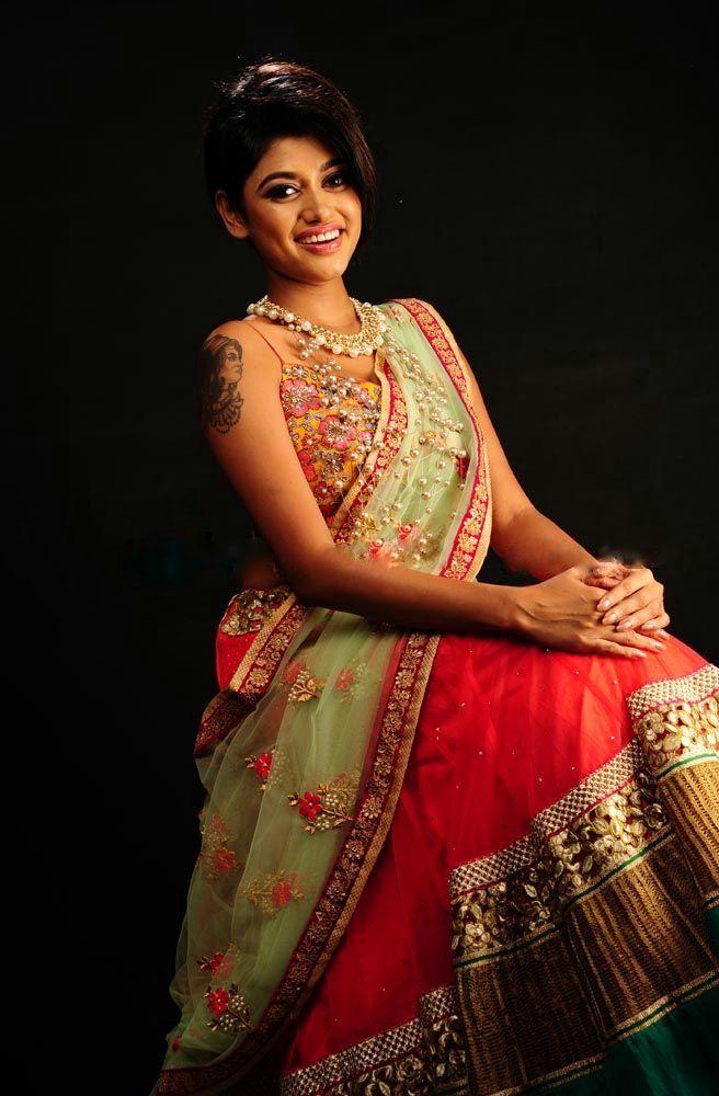 Tamil Actress Oviya Helen New HD HOT Photoshoot Stills