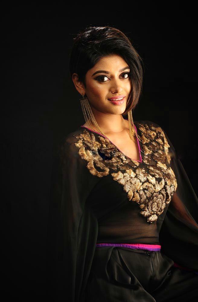 Tamil Actress Oviya Helen New HD HOT Photoshoot Stills