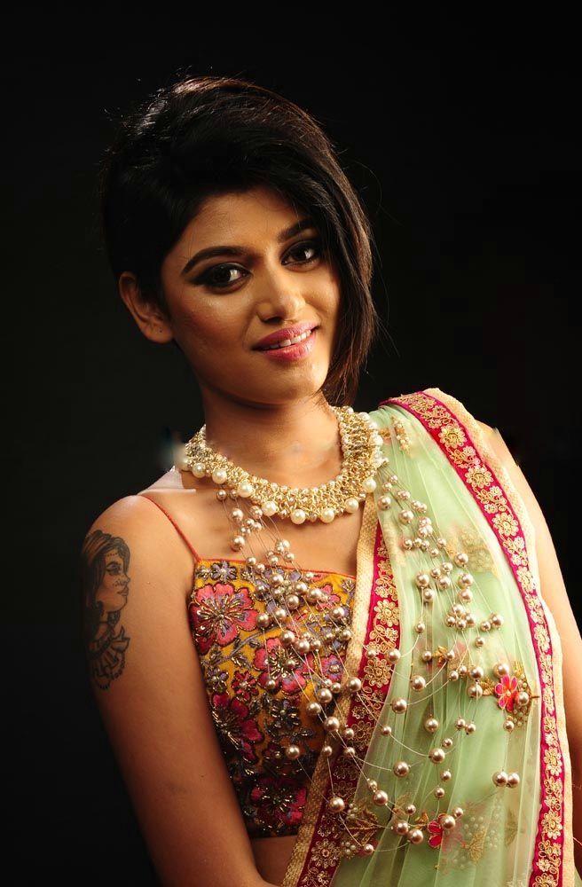 Tamil Actress Oviya Helen New HD HOT Photoshoot Stills