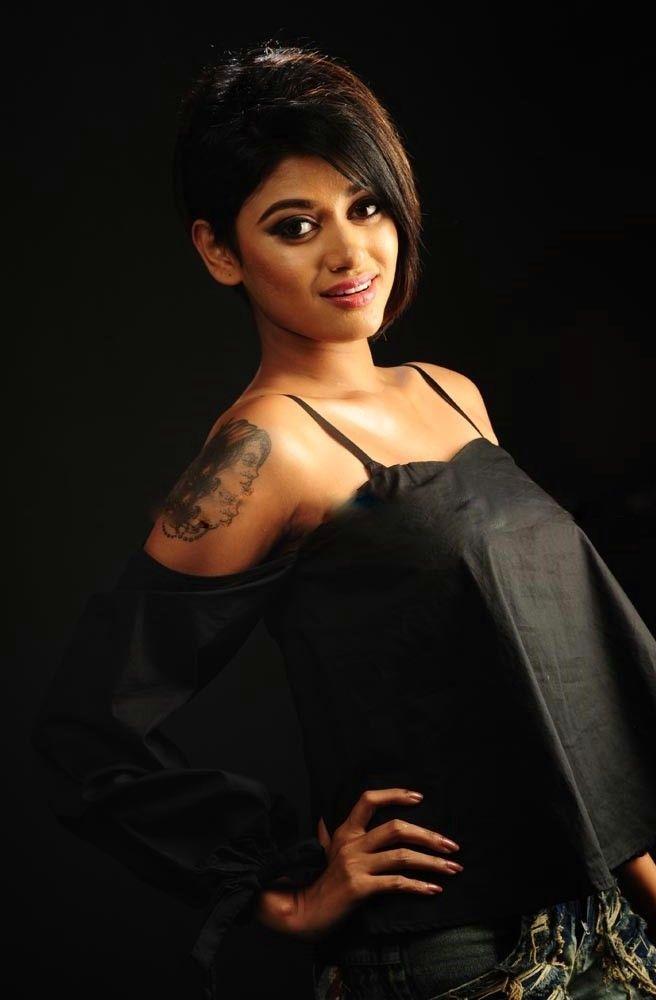 Tamil Actress Oviya Helen New HD HOT Photoshoot Stills