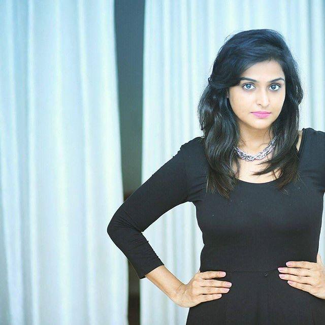 Tamil Actress Ramya Nambeesan Rare & Unseen Photos Collections!