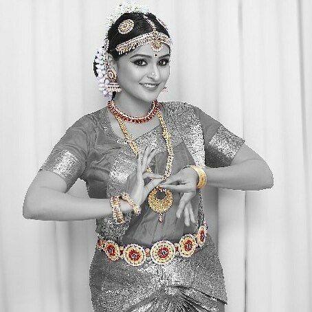 Tamil Actress Ramya Nambeesan Rare & Unseen Photos Collections!