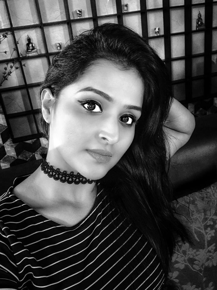 Tamil Actress Ramya Nambeesan Rare & Unseen Photos Collections!