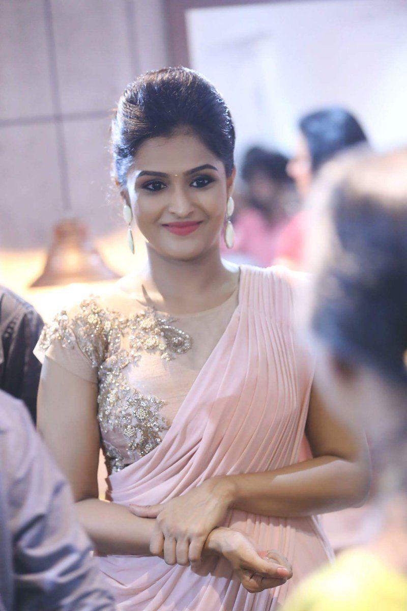 Tamil Actress Ramya Nambeesan Rare & Unseen Photos Collections!