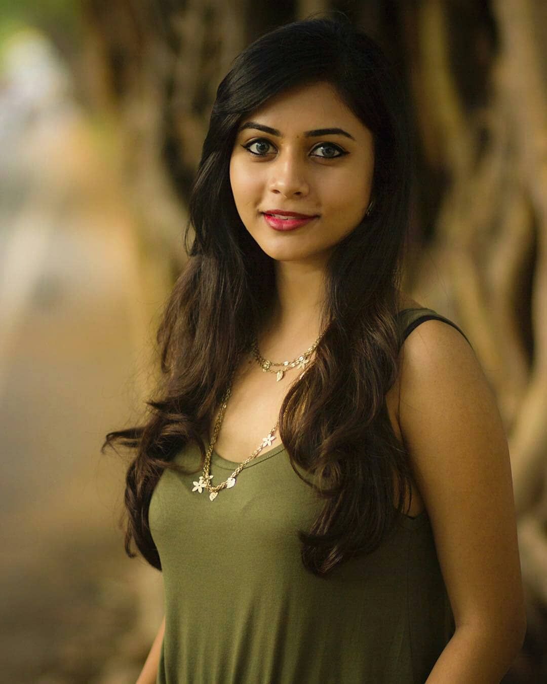 Tamil Actress Suza Kumar hot Photoshoot stills