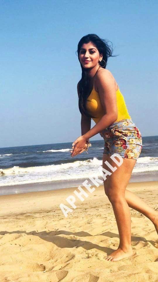 Tamil Actress Yashika Aannand Unseen Photos