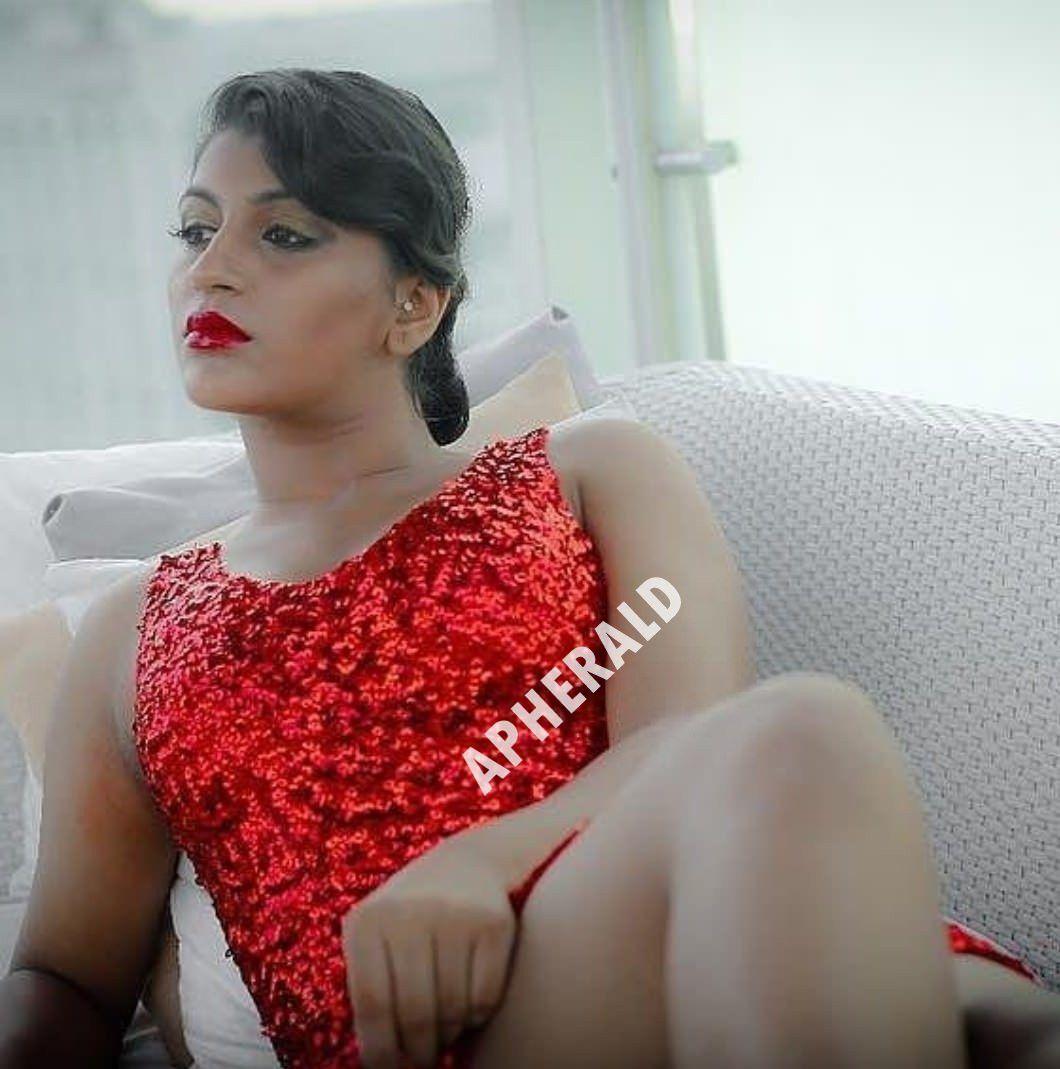 Tamil Actress Yashika Aannand Unseen Photos