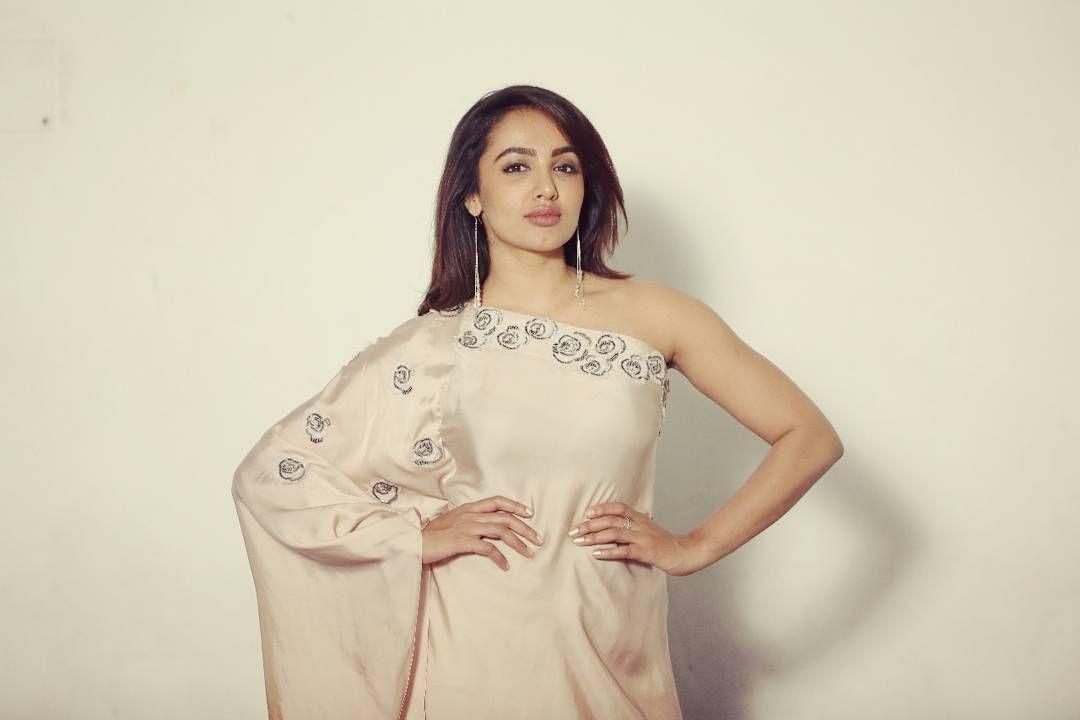 Tejaswi Madivada Latest 2018 Photoshoot Stills