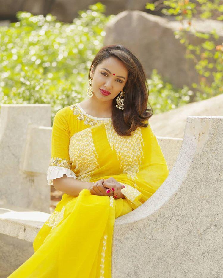 Tejaswi Madivada Latest 2018 Photoshoot Stills