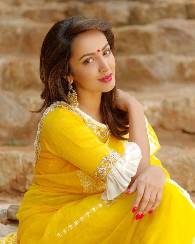 Tejaswi Madivada Latest 2018 Photoshoot Stills