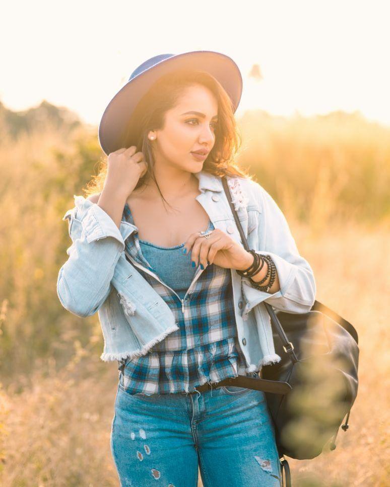 Tejaswi Madivada Latest 2018 Photoshoot Stills