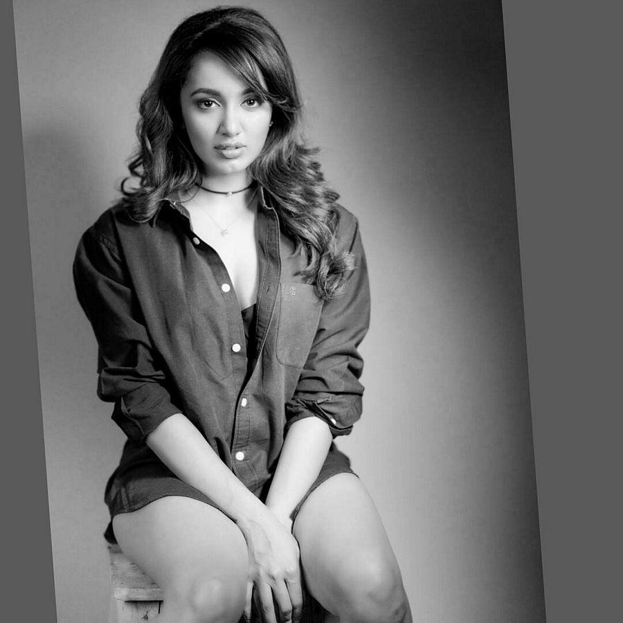 Tejaswi Madivada Latest Photoshoot Stills 2017