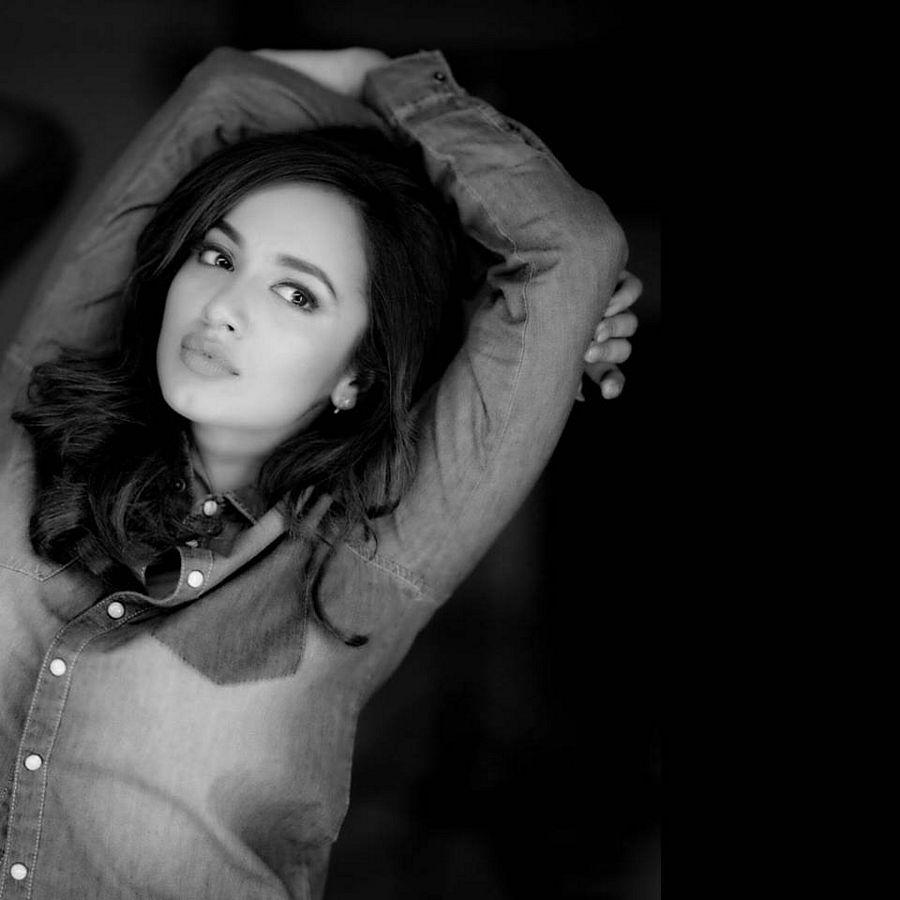 Tejaswi Madivada Latest Photoshoot Stills 2017