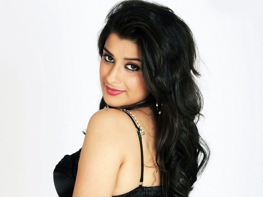 Telugu Actress Madhurima Latest Hot & Spicy Photo Stills