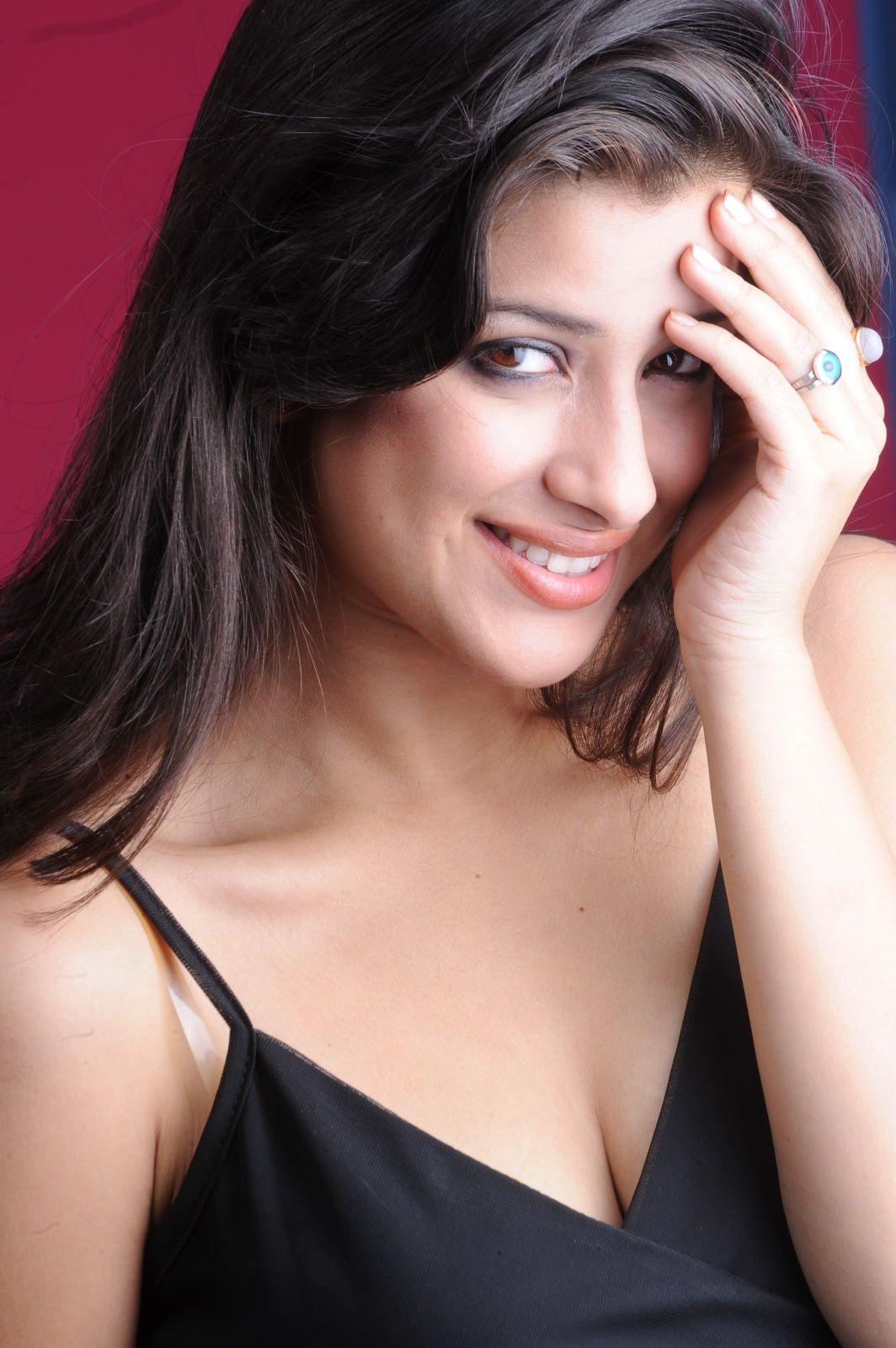 Telugu Actress Madhurima Latest Hot & Spicy Photo Stills