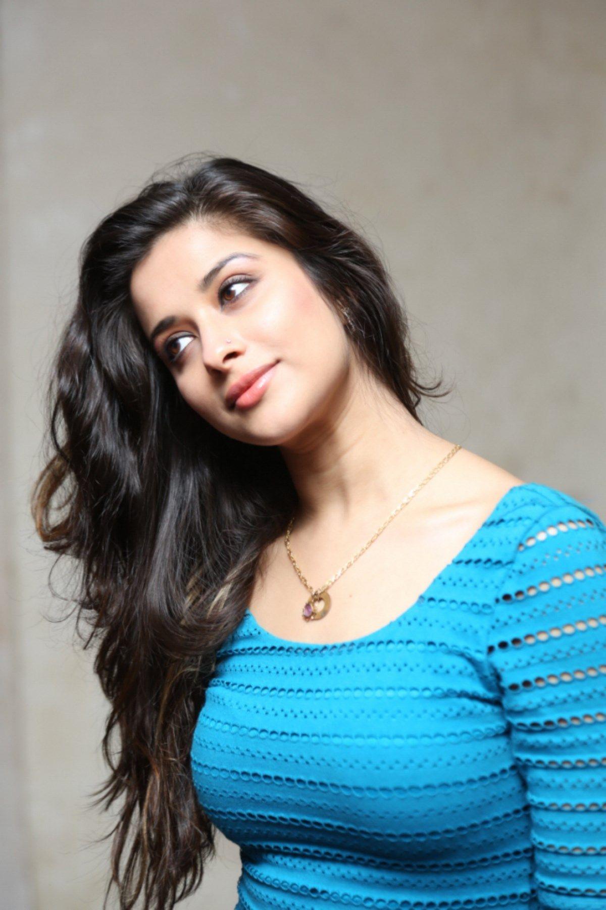 Telugu Actress Madhurima Latest Hot & Spicy Photo Stills