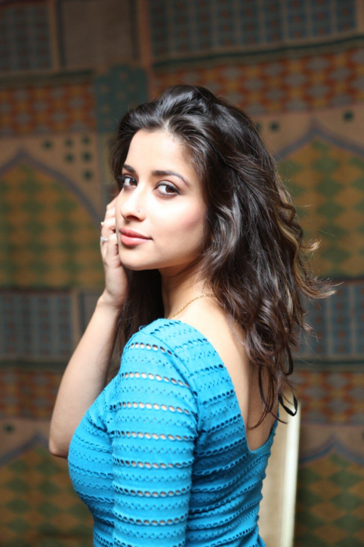 Telugu Actress Madhurima Latest Hot & Spicy Photo Stills