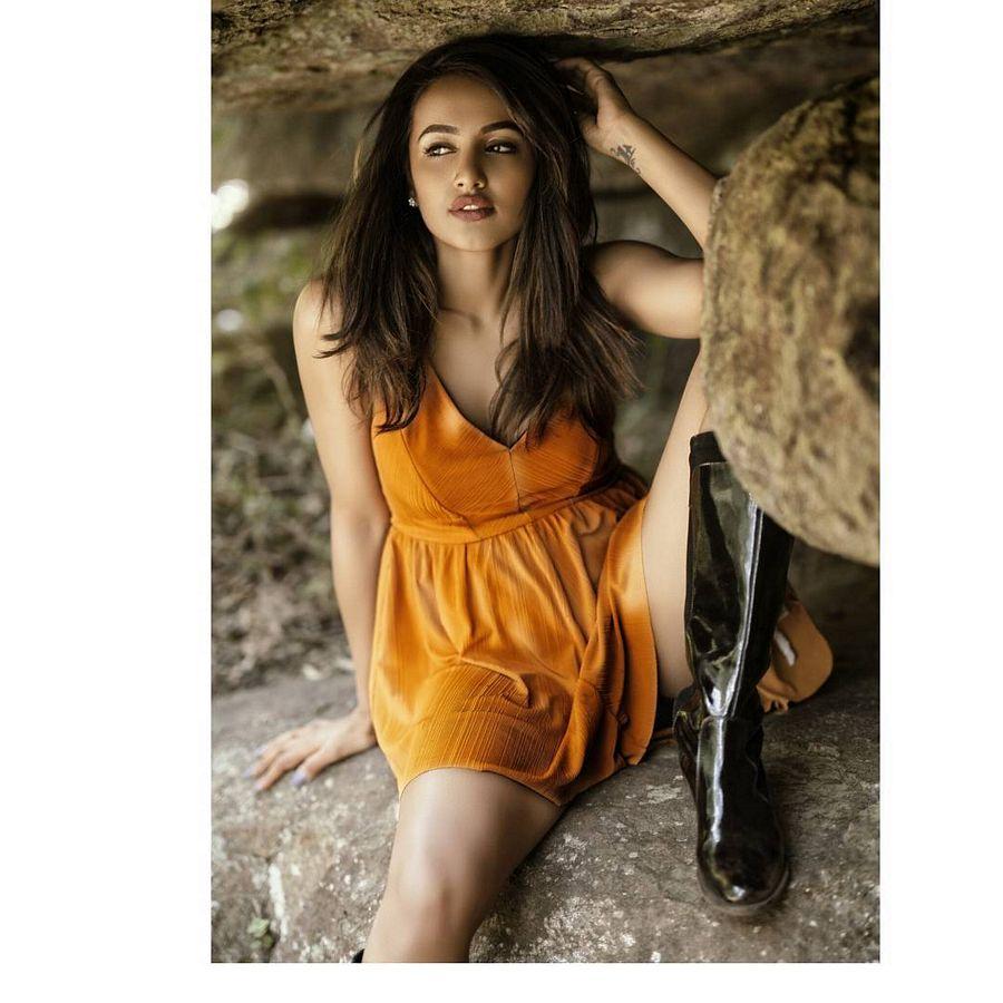 Telugu Actress Tejaswi Madivada Latest Ultra Hot HD Photo Stills