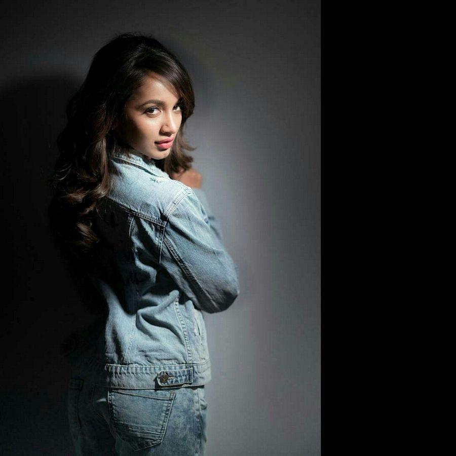 Telugu Actress Tejaswi Madivada Latest Ultra Hot HD Photo Stills