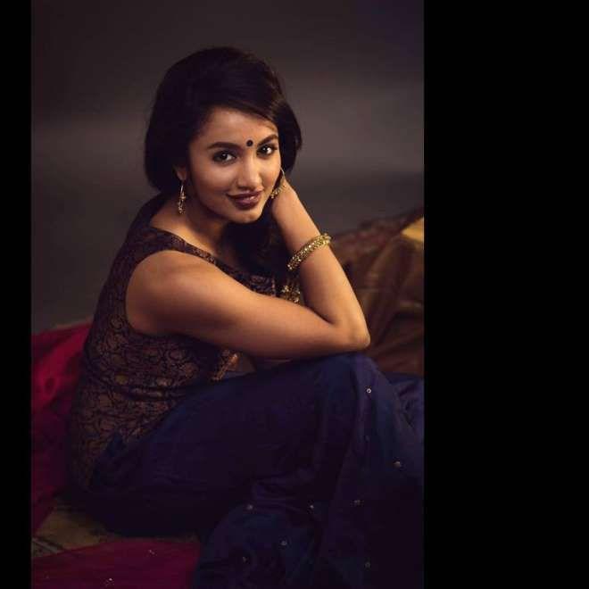 Telugu Actress Tejaswi Madivada Latest Ultra Hot HD Photo Stills