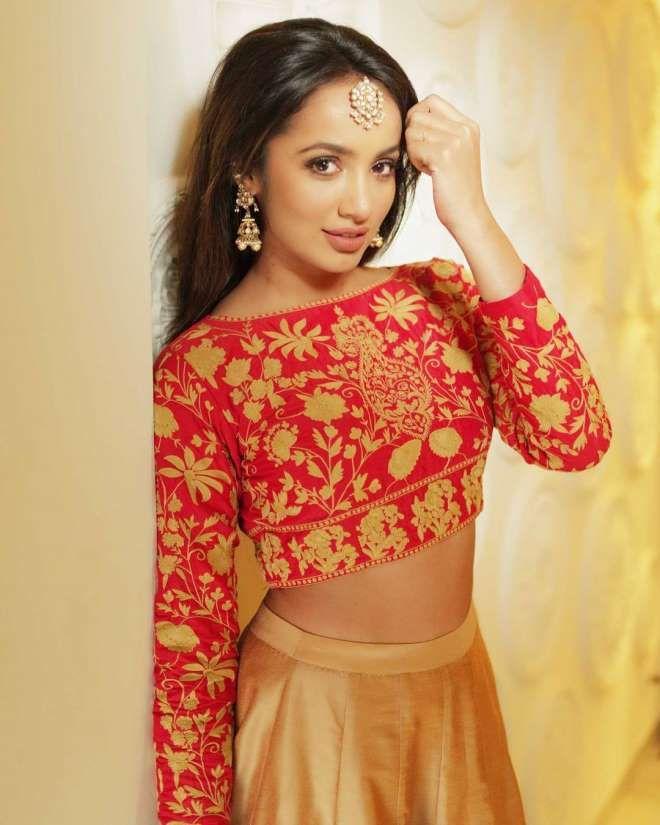 Telugu Actress Tejaswi Madivada Latest Ultra Hot HD Photo Stills