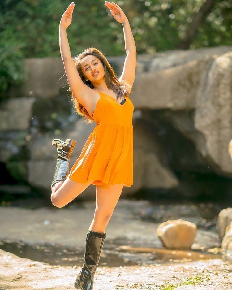 Telugu Actress Tejaswi Madivada Latest Ultra Hot HD Photo Stills