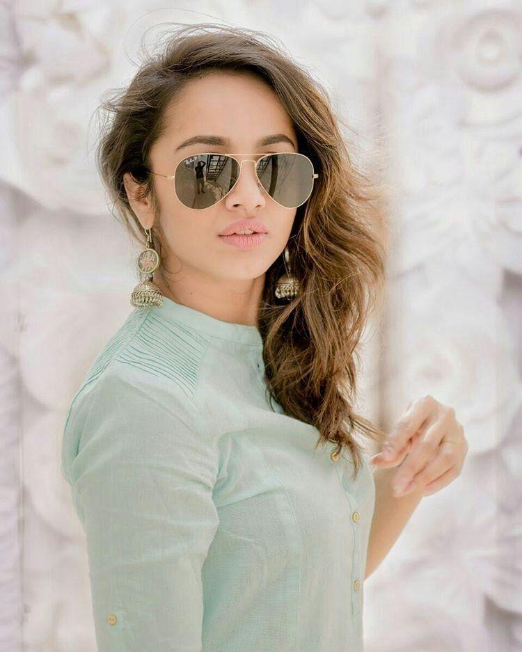 Telugu Actress Tejaswi Madivada Latest Ultra Hot HD Photo Stills
