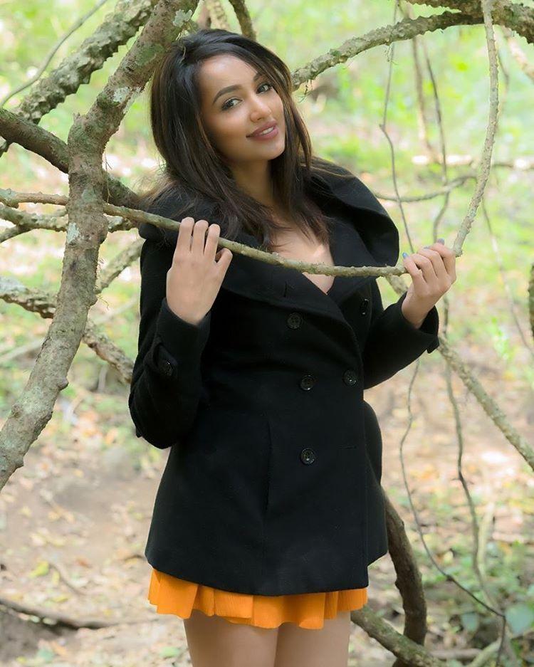 Telugu Actress Tejaswi Madivada Latest Ultra Hot HD Photo Stills