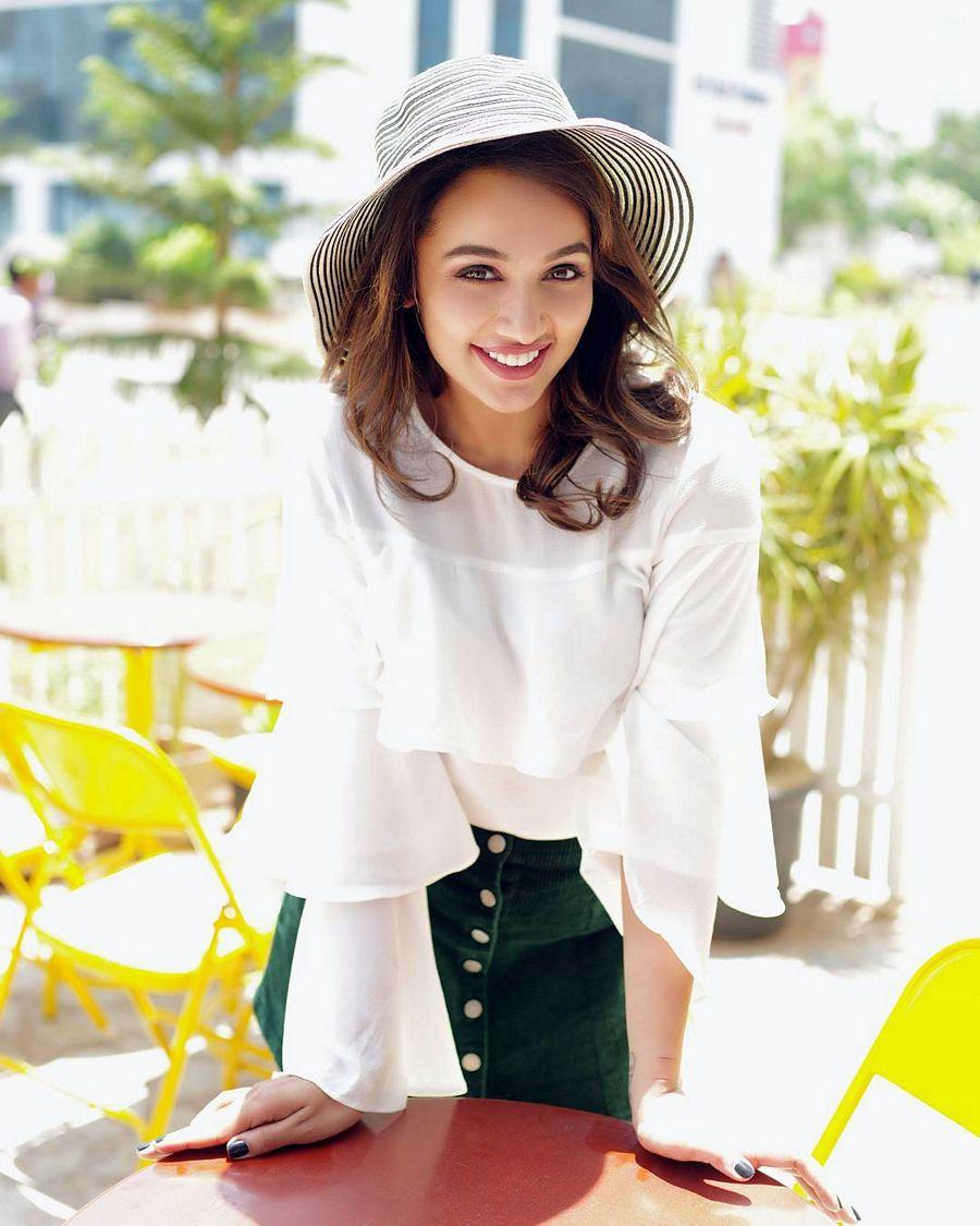 Telugu Actress Tejaswi Madivada Latest Ultra Hot HD Photo Stills