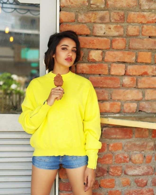 Telugu Actress Tejaswi Madivada Ultra Hot & Spicy Photo Stills