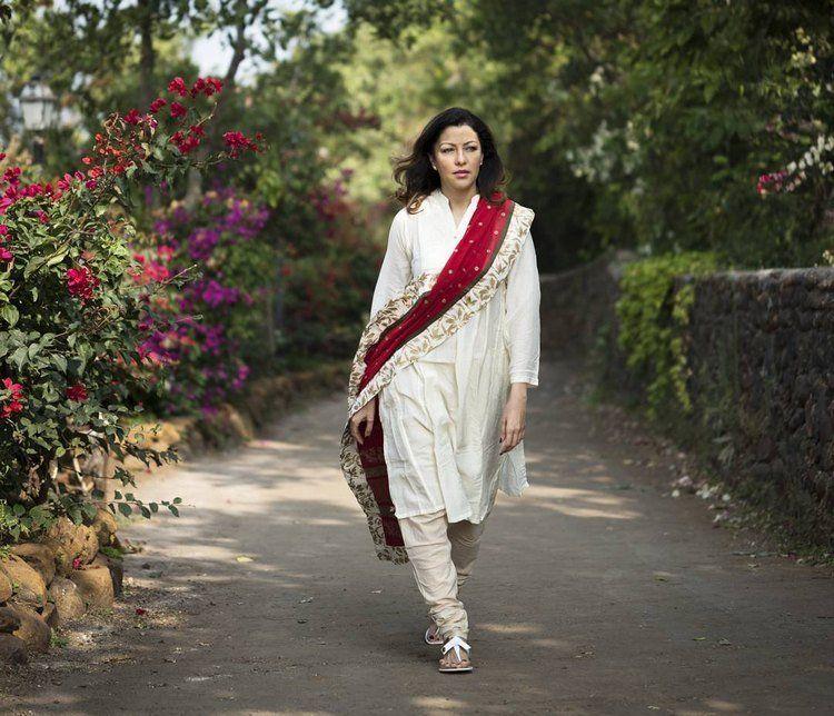 Thammudu fame Aditi Govitrikar Latest Unseen Photo Stills