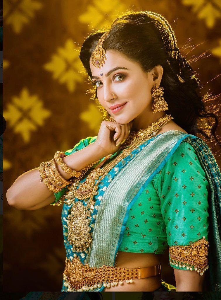 The queen Parvatii Nair looking extremely gorgeous Photoshoot Stills