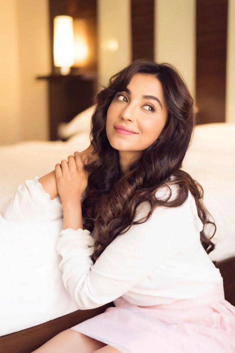 The queen Parvatii Nair looking extremely gorgeous Photoshoot Stills