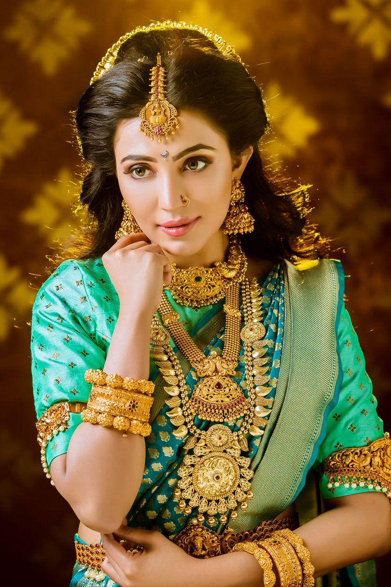 The queen Parvatii Nair looking extremely gorgeous Photoshoot Stills