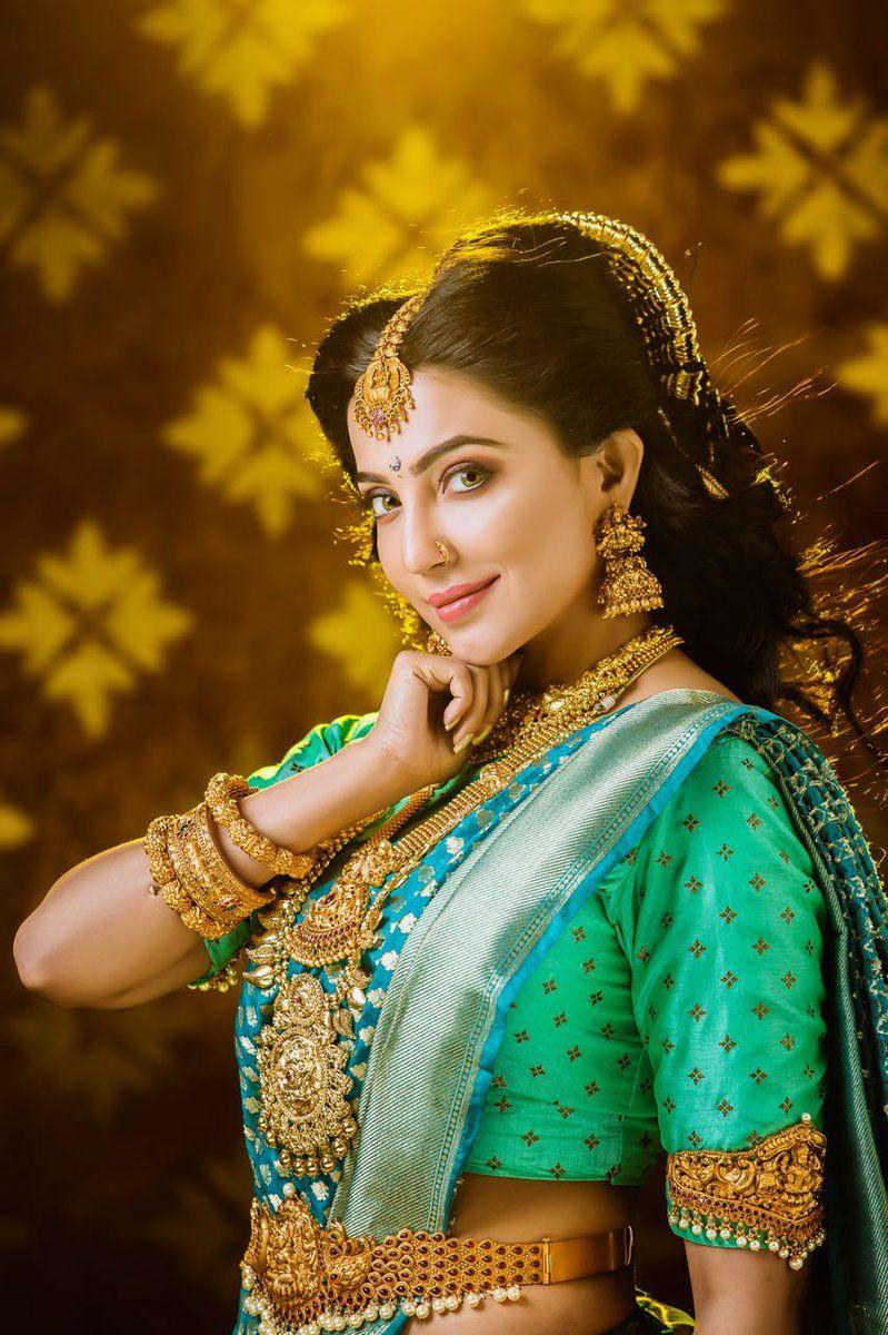 The queen Parvatii Nair looking extremely gorgeous Photoshoot Stills