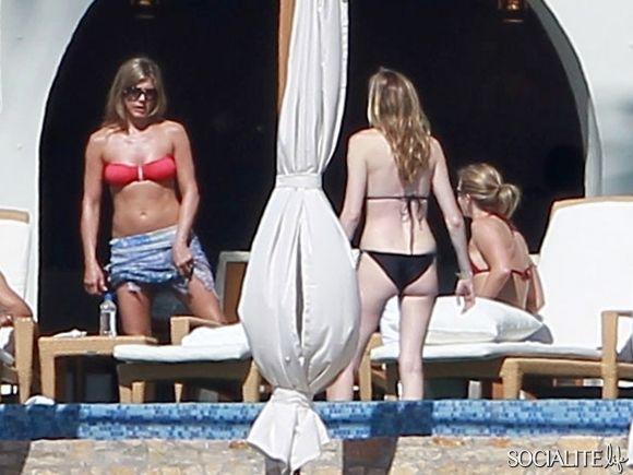 Top 10 Best and Hottest Celebrity Bikini pics