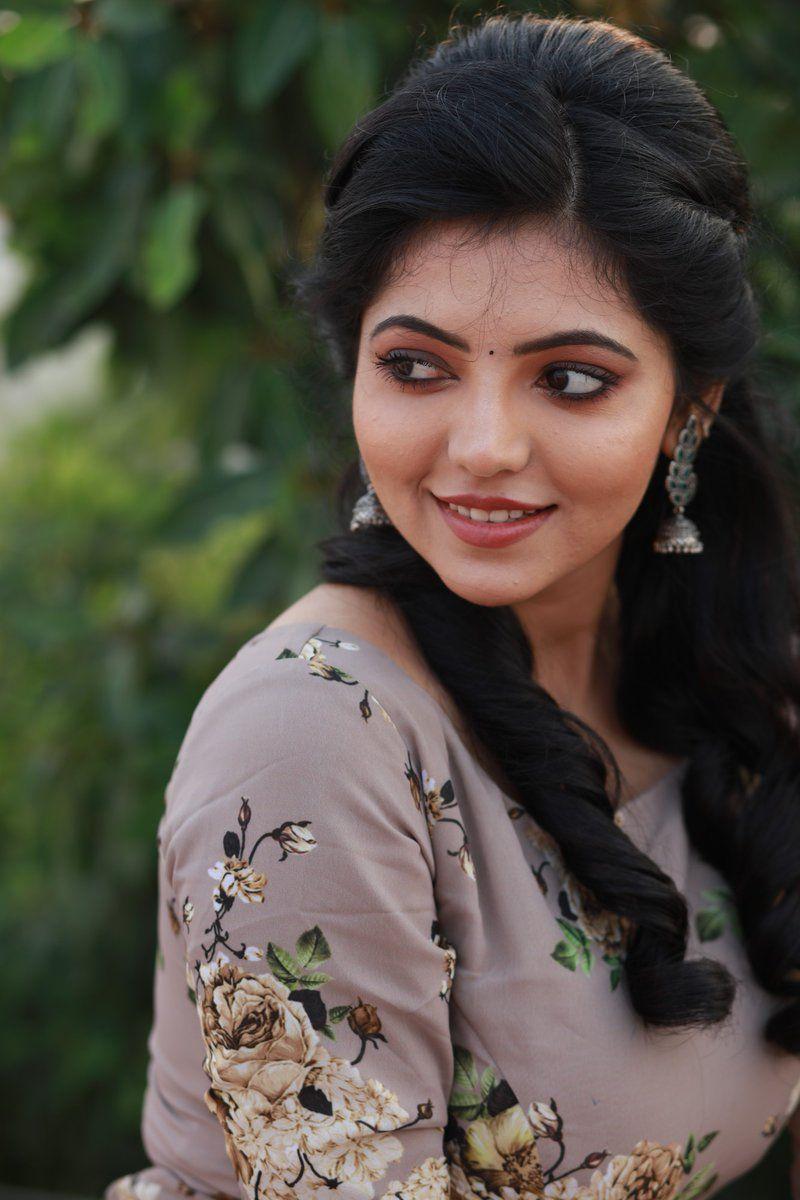 Traditional Looks of Athulya Ravi Latest Snaps