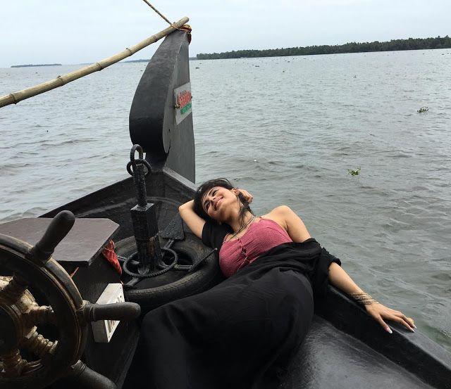 UNSEEN Private Photos of TV Actress Mouni Roy
