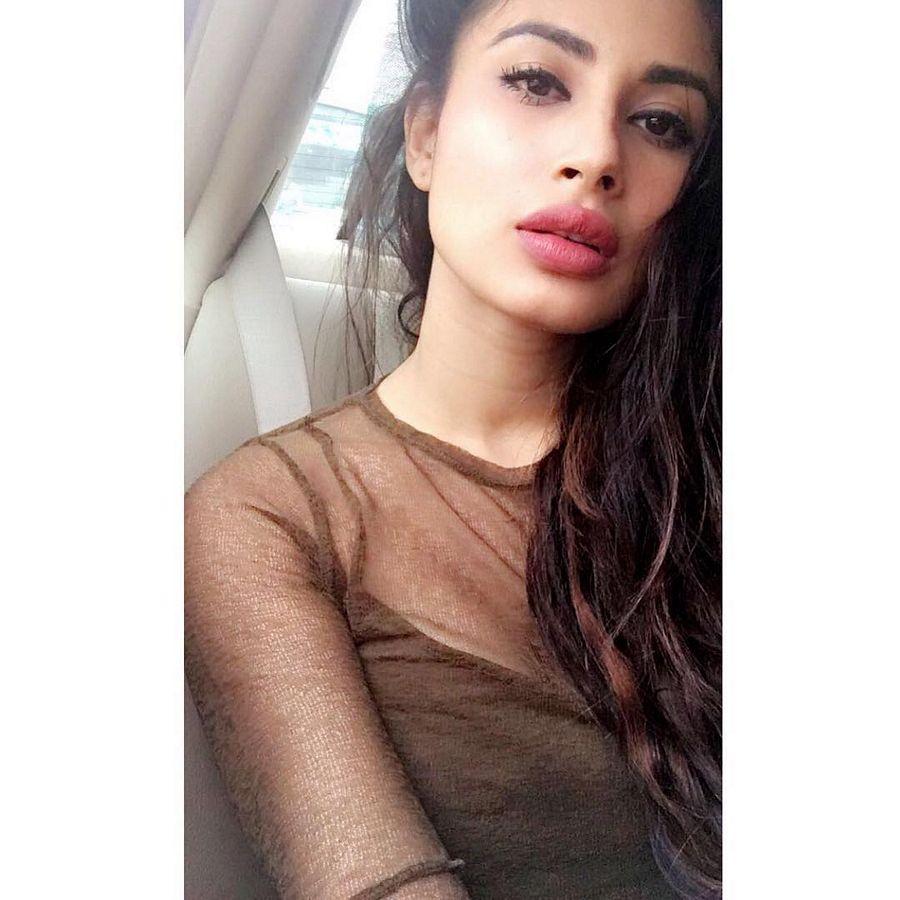 UNSEEN Private Photos of TV Actress Mouni Roy