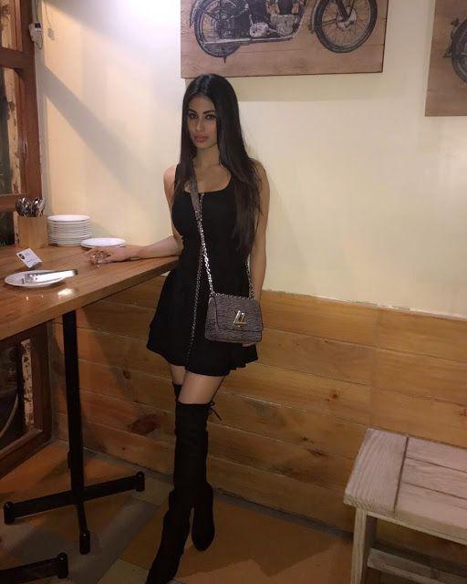 UNSEEN Private Photos of TV Actress Mouni Roy