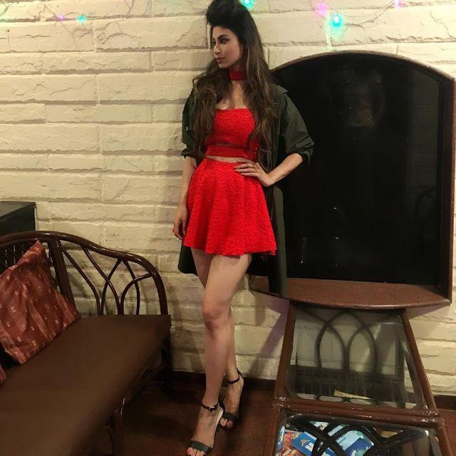 UNSEEN Private Photos of TV Actress Mouni Roy