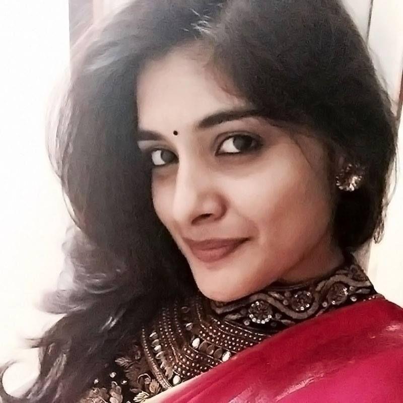 UNSEEN Private Pics of Niveda Thomas