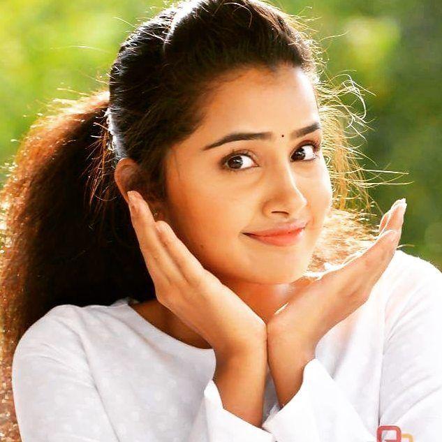 Unseen  Anupama Parameswaran Images