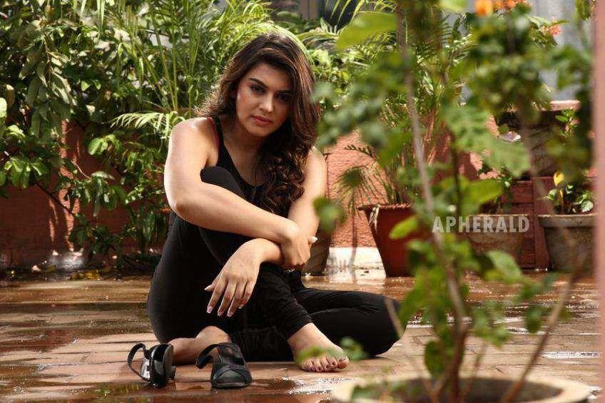 Unseen photos of Hansika from her early days