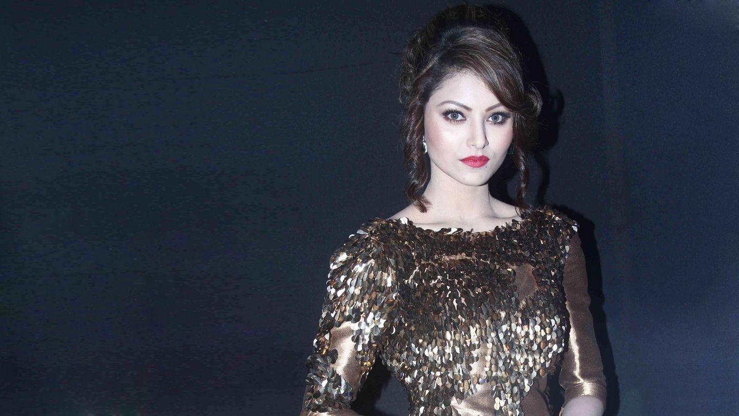 Urvashi Rautela: 50 best looking hot & beautiful HD Photos