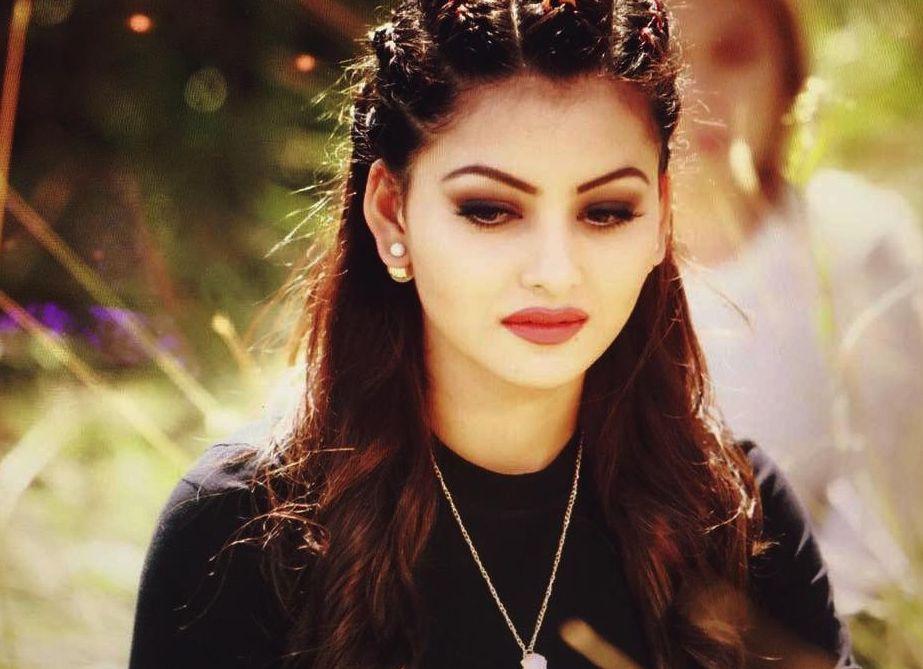 Urvashi Rautela: 50 best looking hot & beautiful HD Photos