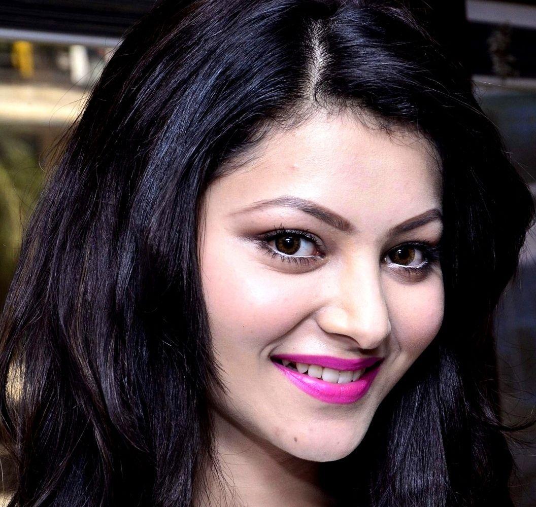 Urvashi Rautela: 50 best looking hot & beautiful HD Photos